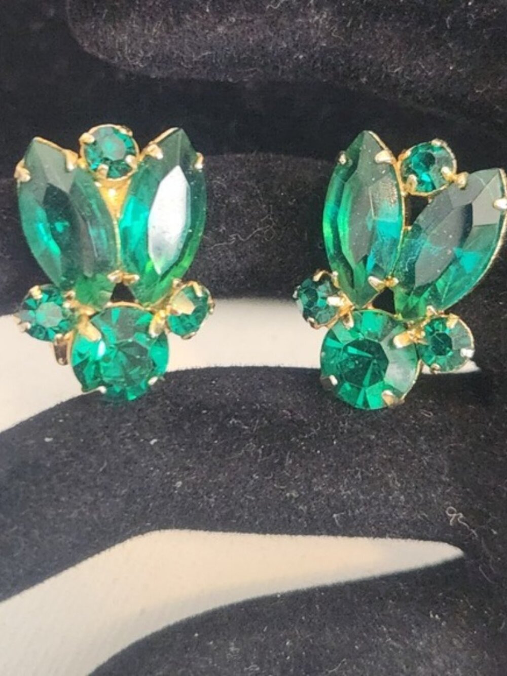 Vintage Emerald Green Rhinestone Clip On Earrings Gold Tone Cluster Marquise